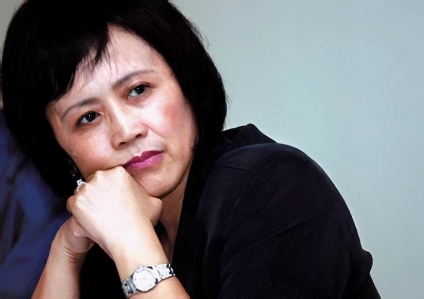 胡舒立:深度报道与媒体改革的传奇人物,揭秘她的新闻理念与财新传媒成功之路 胡舒立:深度报道与媒体改革的传奇人物,揭秘她的新闻理念与财新传媒成功之路